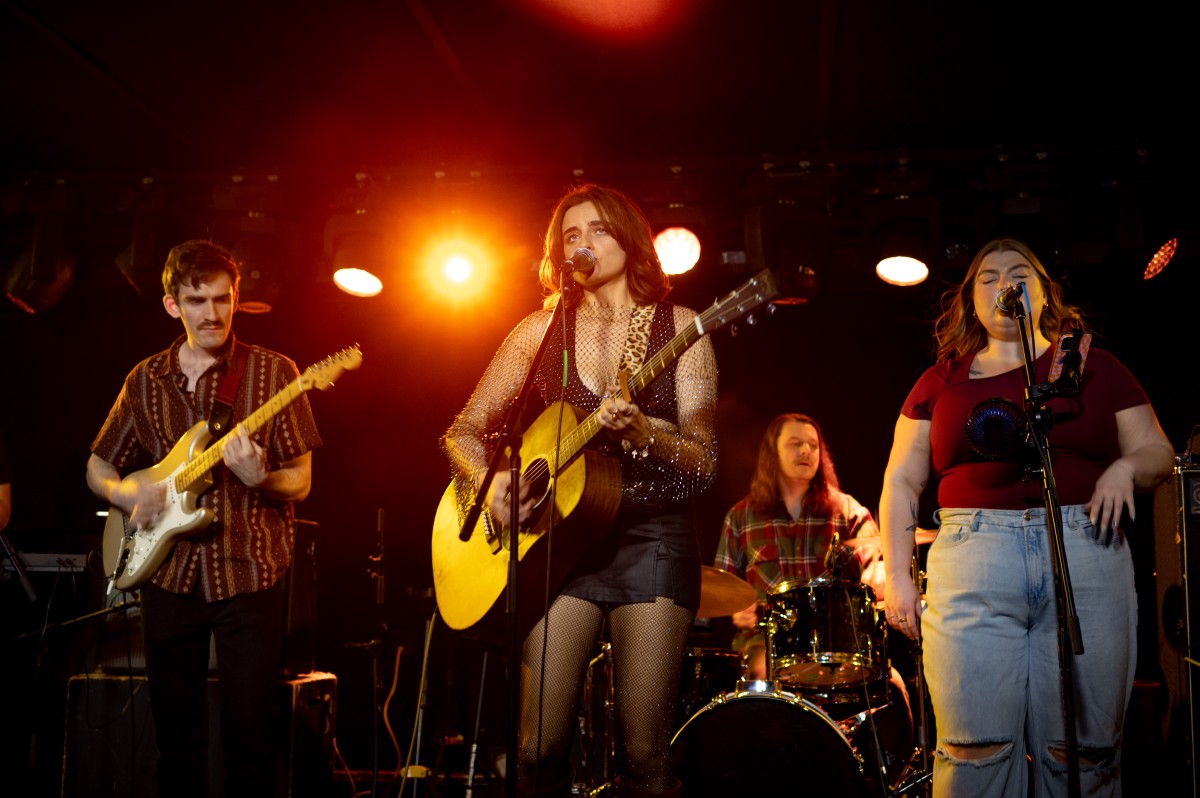 Allie Dunn at Mercury Lounge